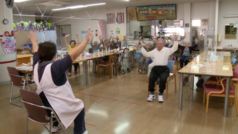 食事前に行う体操の様子